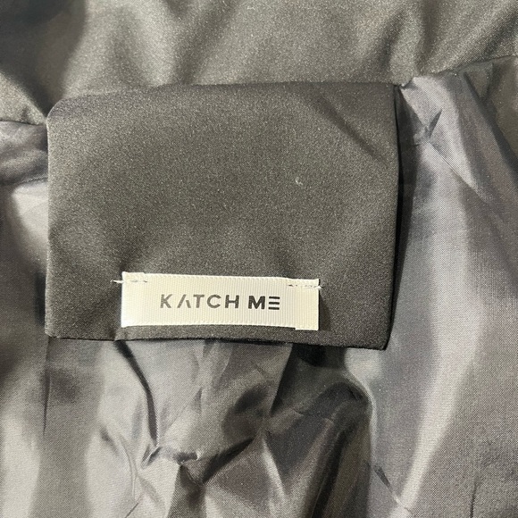 Black Boxy Puffer Vest Size Large cropped - Picture 7 of 7